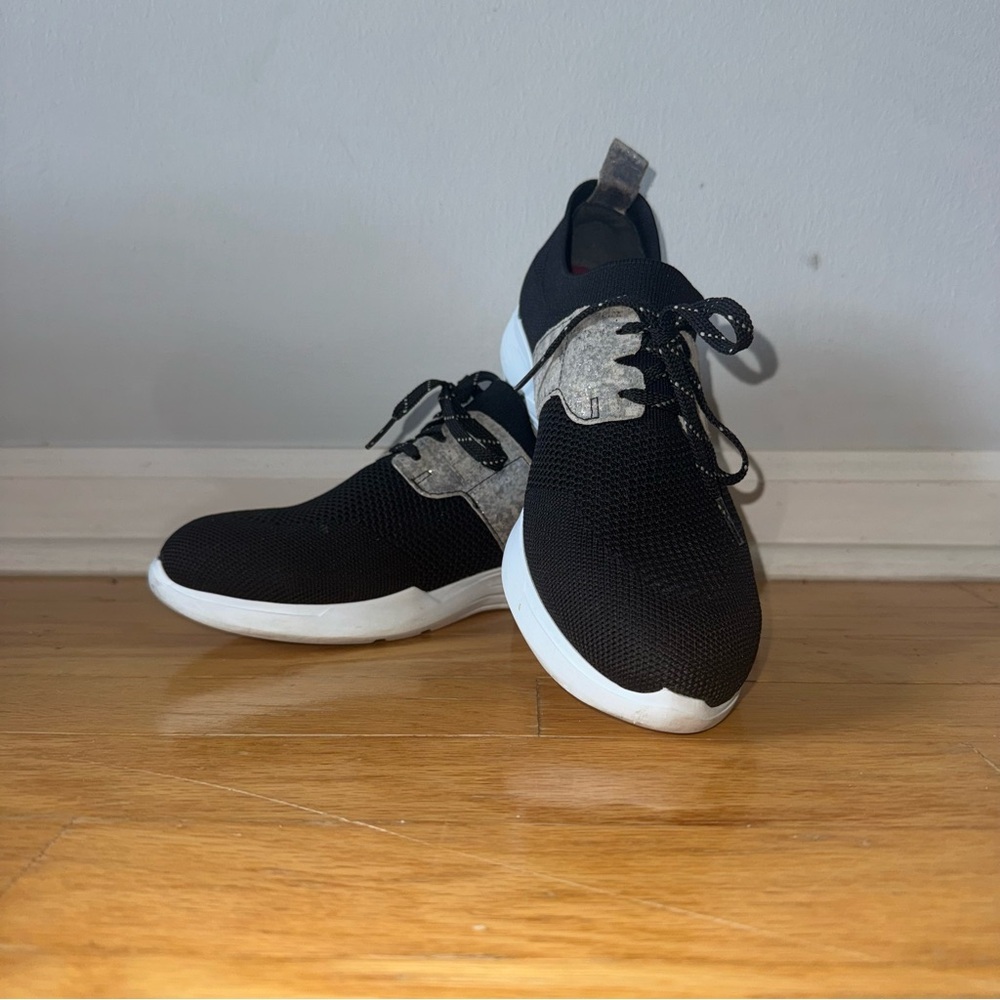 Munro Sandi Sneaker Black Sparkle Silver Size 8.5